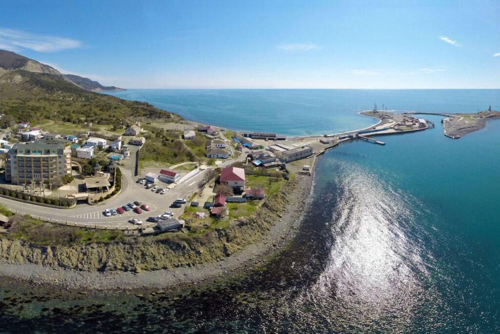 Большой Утриш - вид на море и скалы